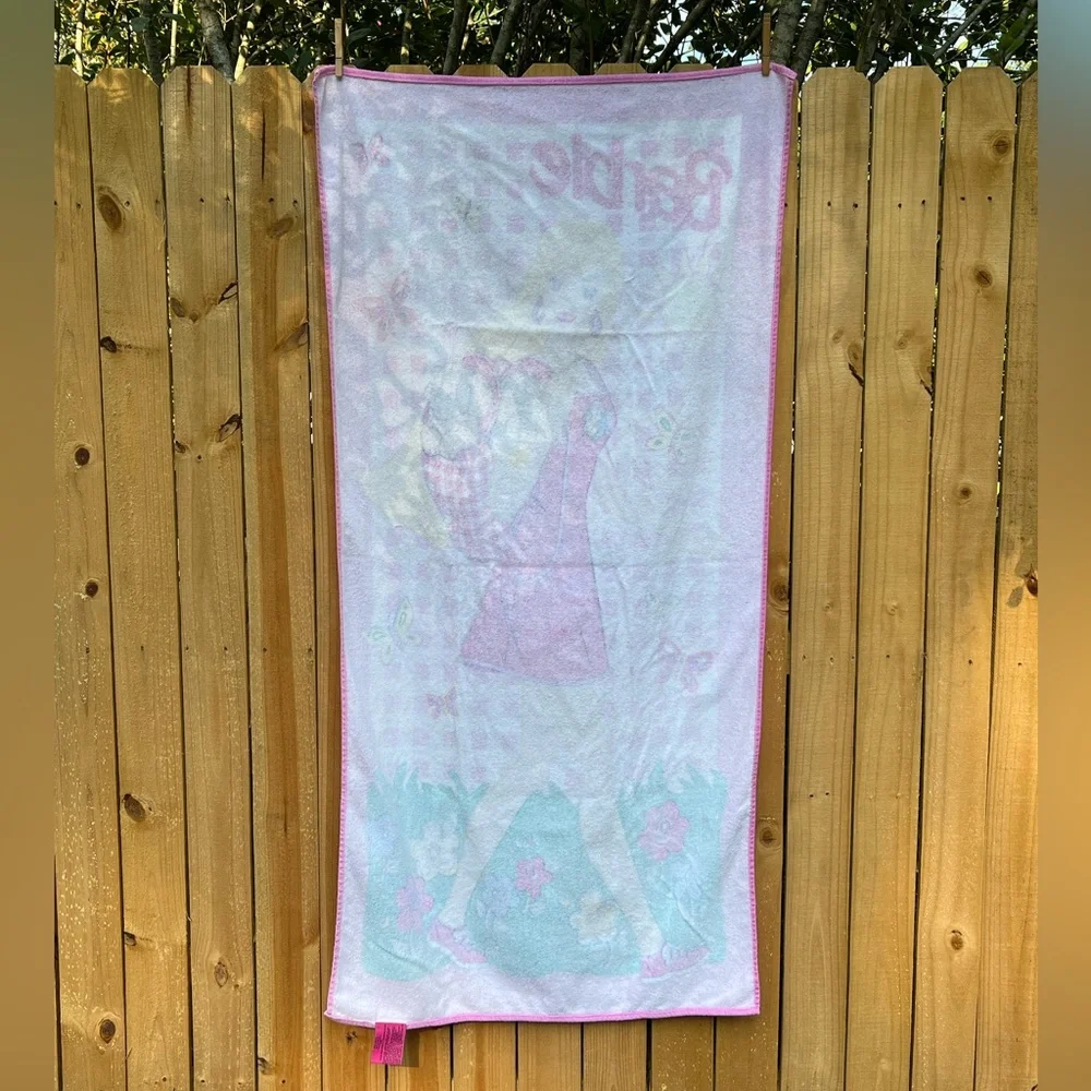 VINTAGE BARBIE BEACH TOWEL.